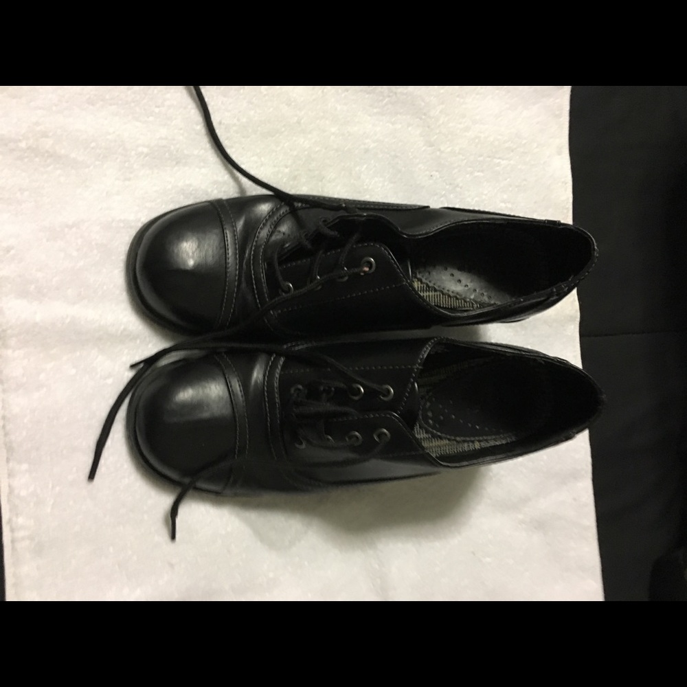 Mudd string up granny shoe, 3” heel, Sz 9.5M/black